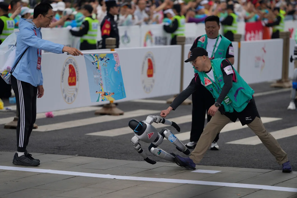 robot-falls-credit_Ng_Han Guan_AP